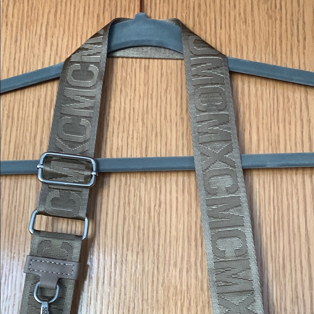 Steve Madden tan crossbody with pouch - Picture 4 of 5